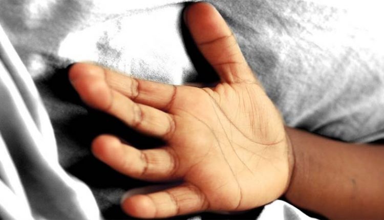 Dead-Baby-Hand-750x430